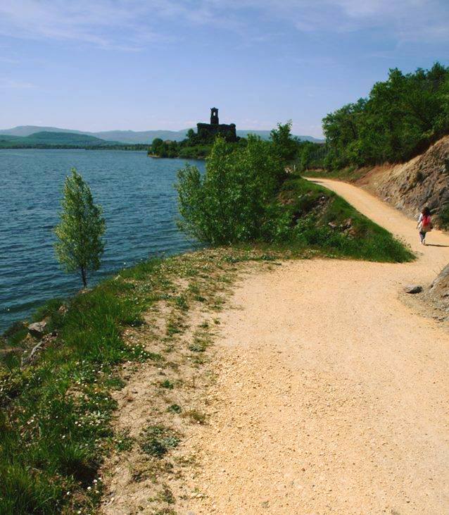 CAMINANDO POR UNA OBRA ARTIFICIAL -  22 de mayo de 2016
