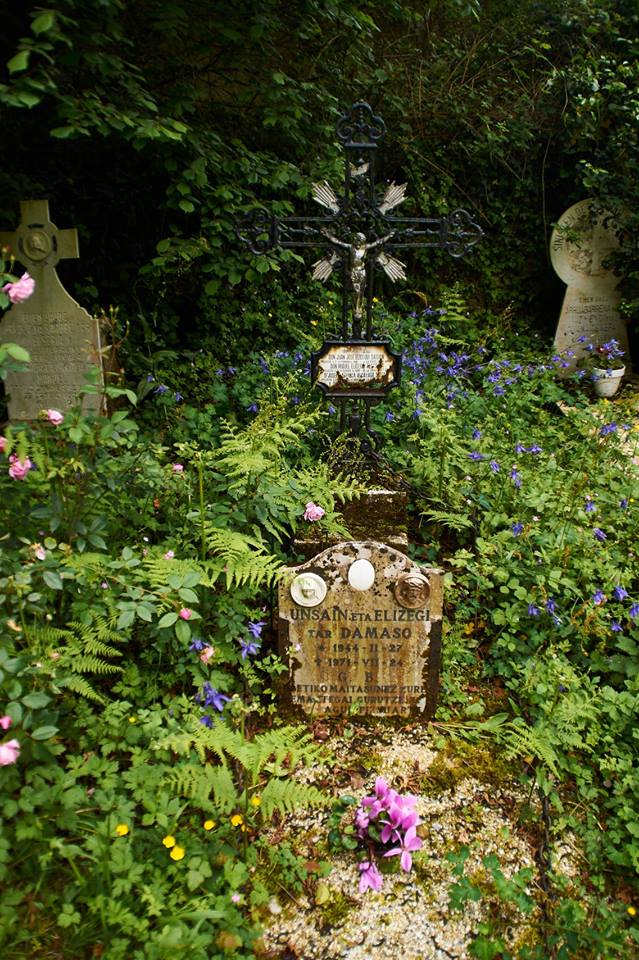 EN LO ALTO DEL CEMENTERIO