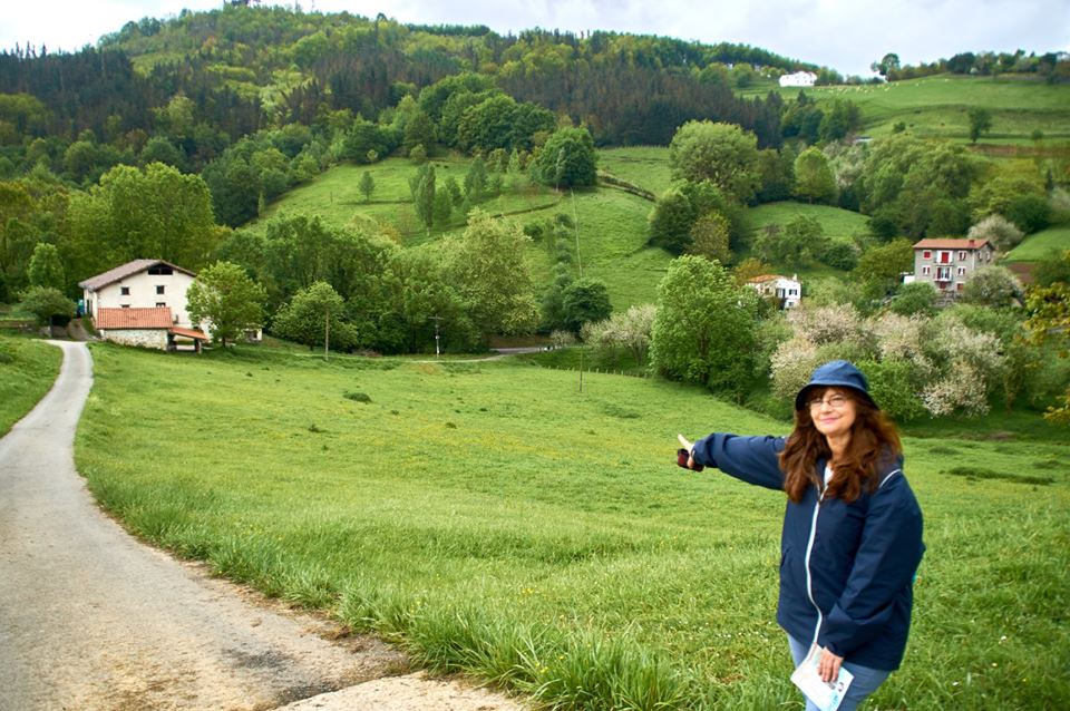 ATISBANDO EL  CASERIO