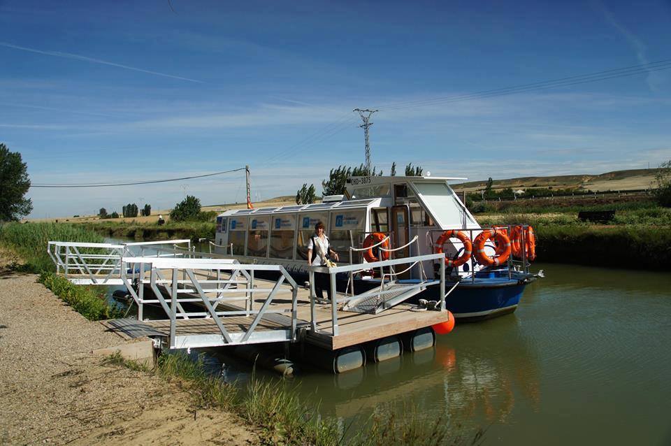 UN BARCO PARA PASEAR