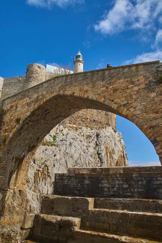 PUENTE SOBRE UNA ENTRADA DE MAR