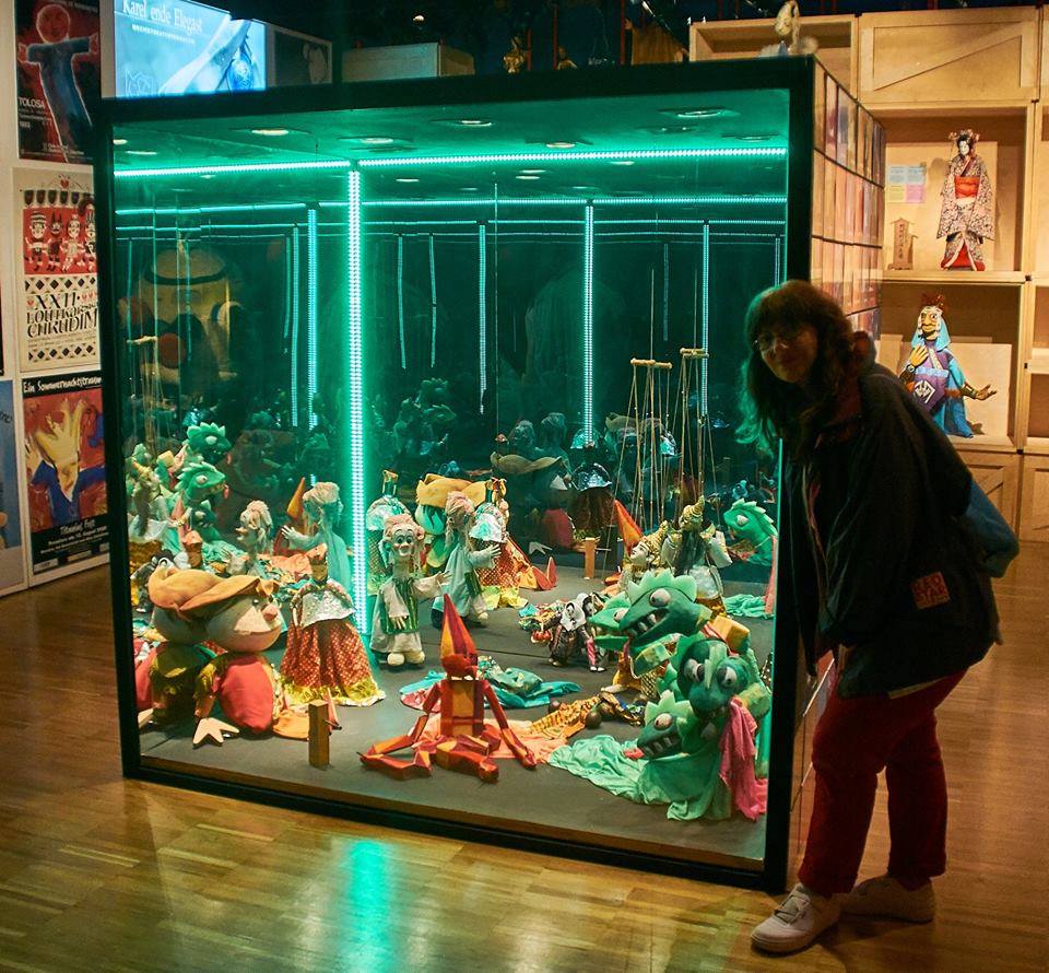 EL MUNDO DE LOS MUÑECOS